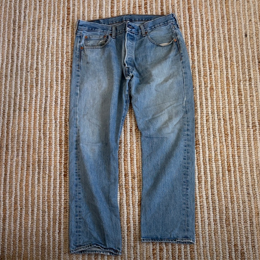 Classic Distresses Men's Levi’s 501 Light Blue Denim Jeans 34x29